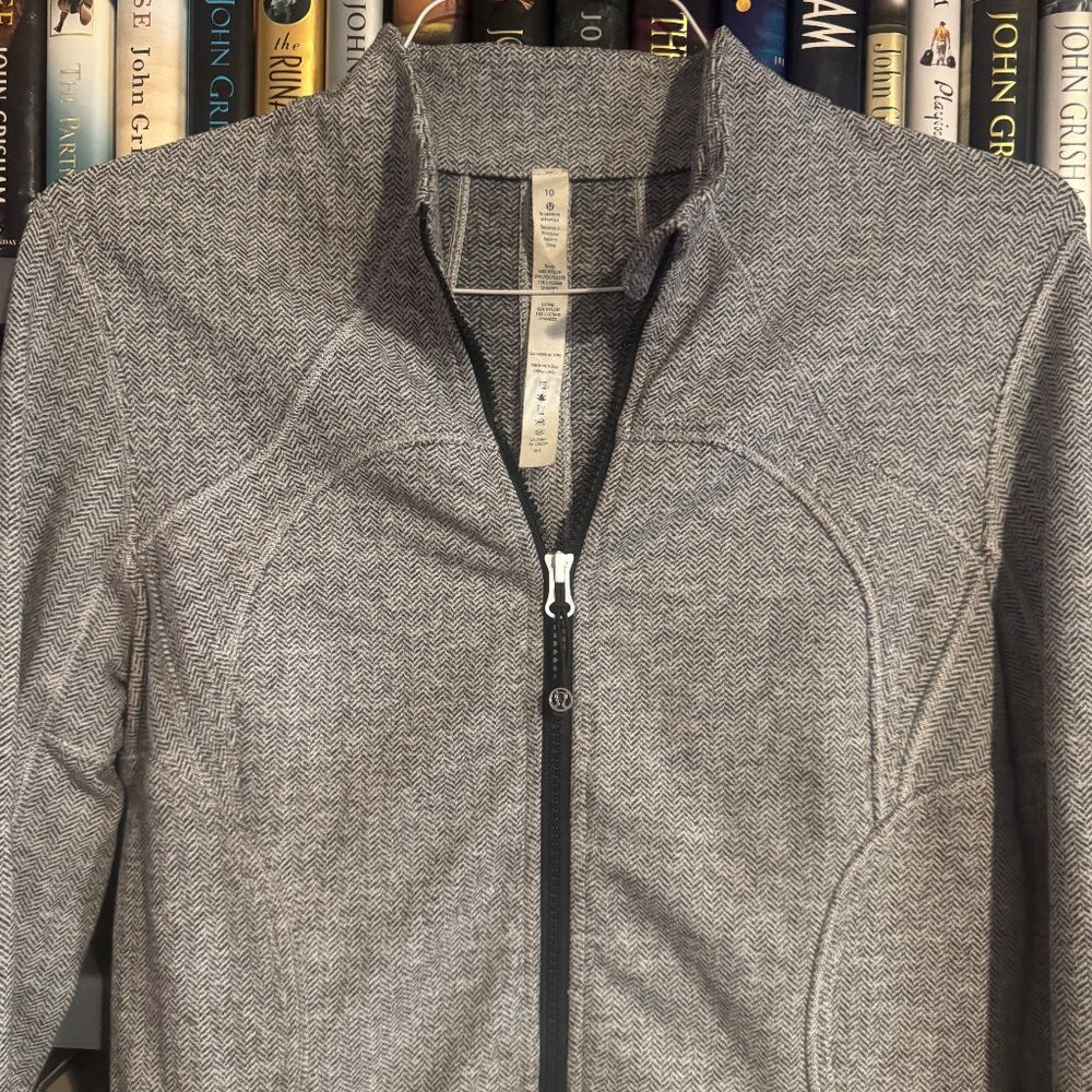 Lululemon black and white herringbone pattern jacket